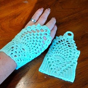 Fingerless pineapple gloves/wristwarmers